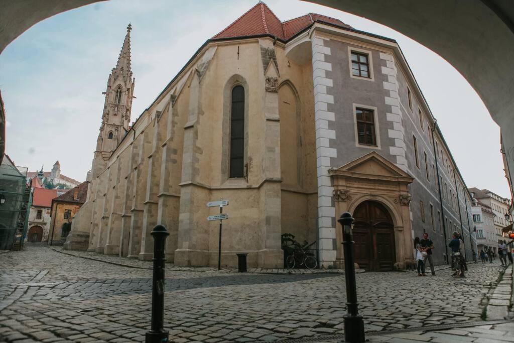 Cozy Apartment In The Heart Of The Historic City 브라티슬라바 외부 사진